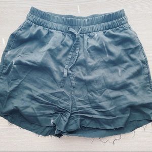 LULULEMON HIGH RISE CARGO SHORTS 4